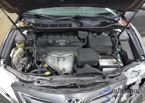 2010 Toyota Camry Le z USA, uszkodzony, nr VIN 4T4BF3EK7AR055897